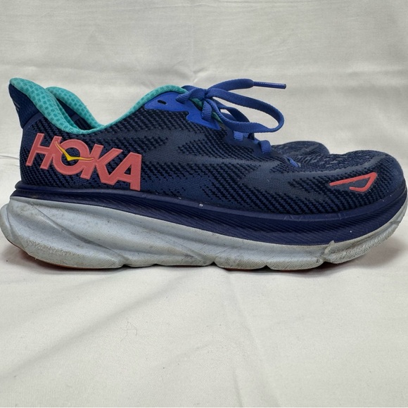 HOKA Clifton 9 women’s running shoe size 7B - Picture 8 of 13